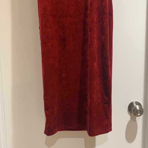 Velvet Midi Bodycon Dress - Picture 9 of 9